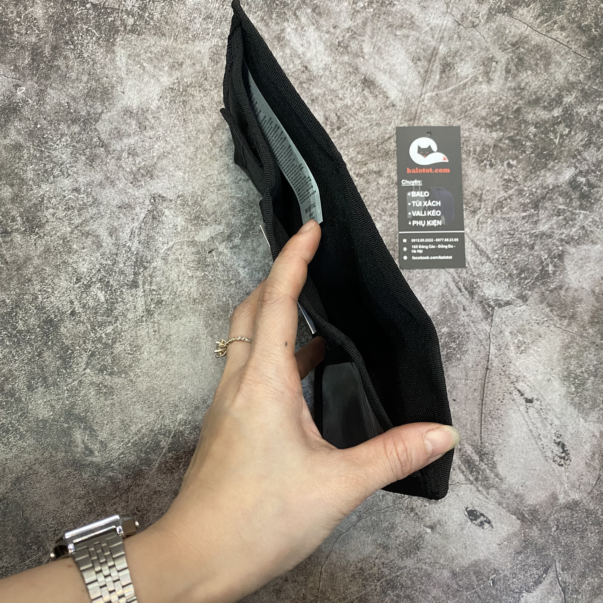 Ví x Peanuts Slipped Black Wallet