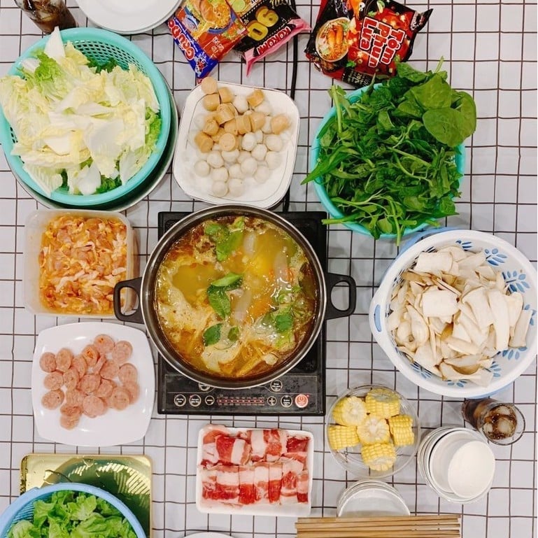 Set 10 Khăn trải bàn ăn nilon dùng 1 lần