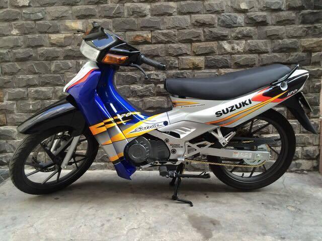 Tem Suzuki Satria 2000 Trắng Vàng Xanh