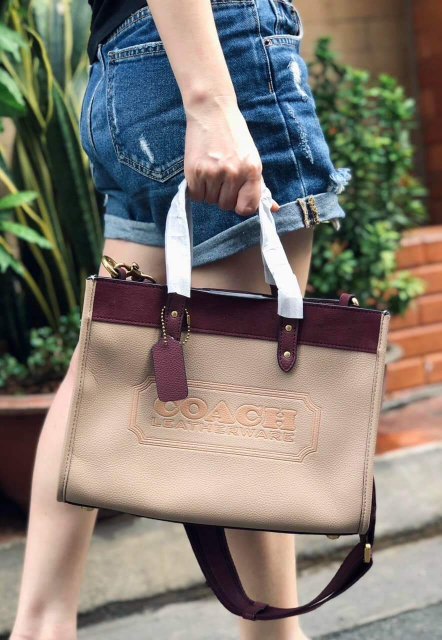 Field Tote 30 With Coach Badge - Coach