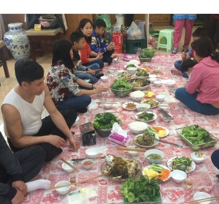 Set 10 Khăn trải bàn ăn nilon dùng 1 lần