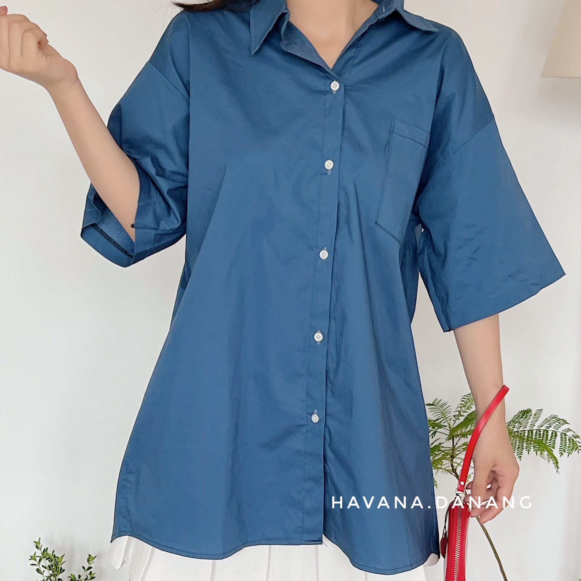 Áo sơ mi cộc tay trơn vạt xẻ tà