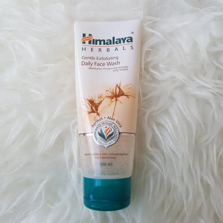 himalaya exfoliating daily face wash