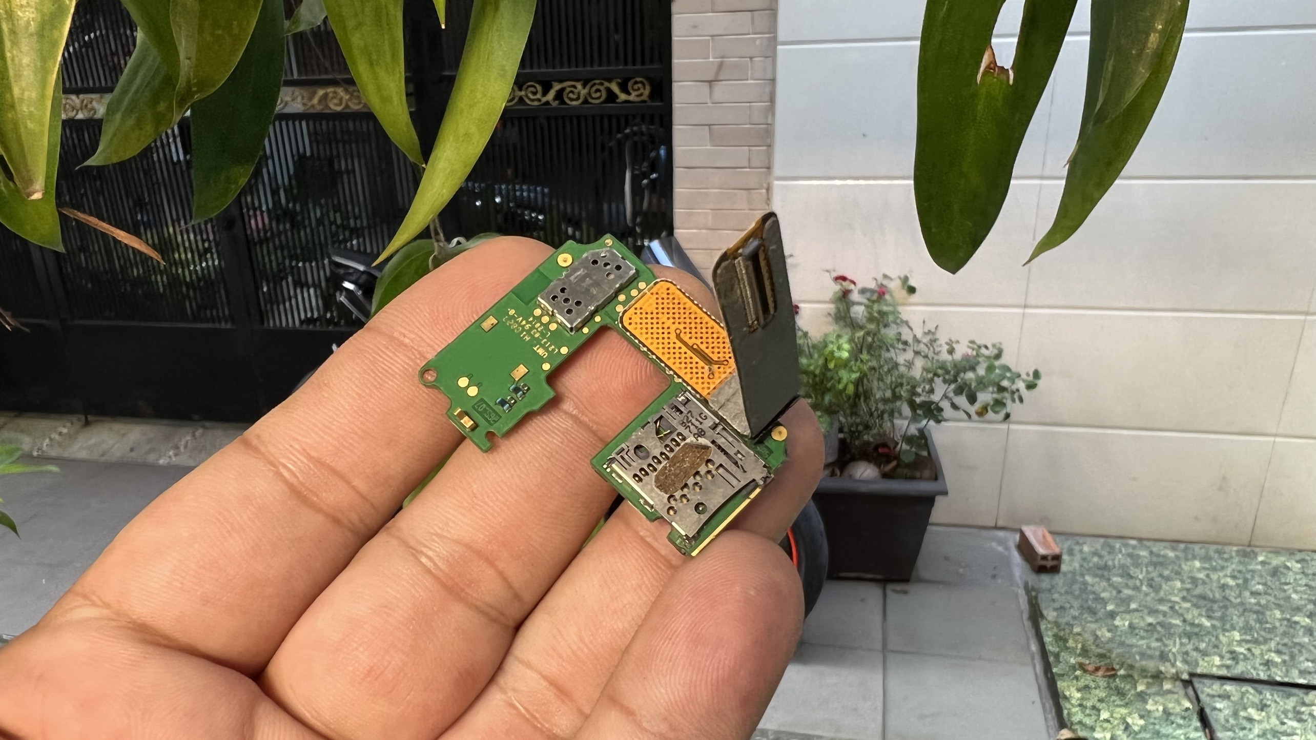 LK Cáp Ổ sim ổ thẻ nhớ nokia n85 chính hãng bóc máy