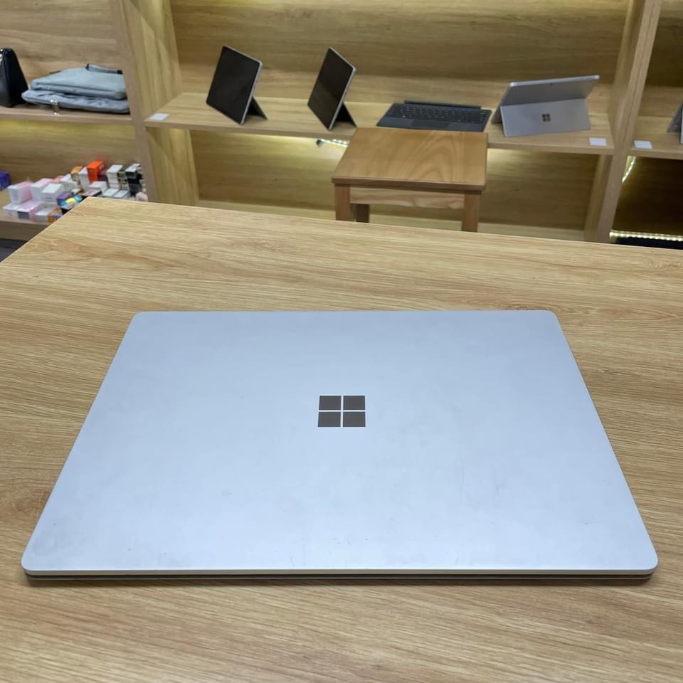 Microsoft Surface Laptop 2 i5/8GB/128GB (Likenew) 99%
