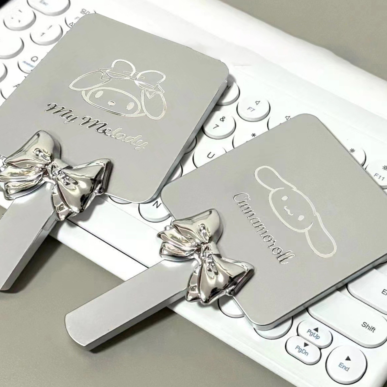 Cartoon Hello Kitty Square Mirror Mini Sanrio Hand-Held Desktop Makeup Mirror BANGCHEN. 