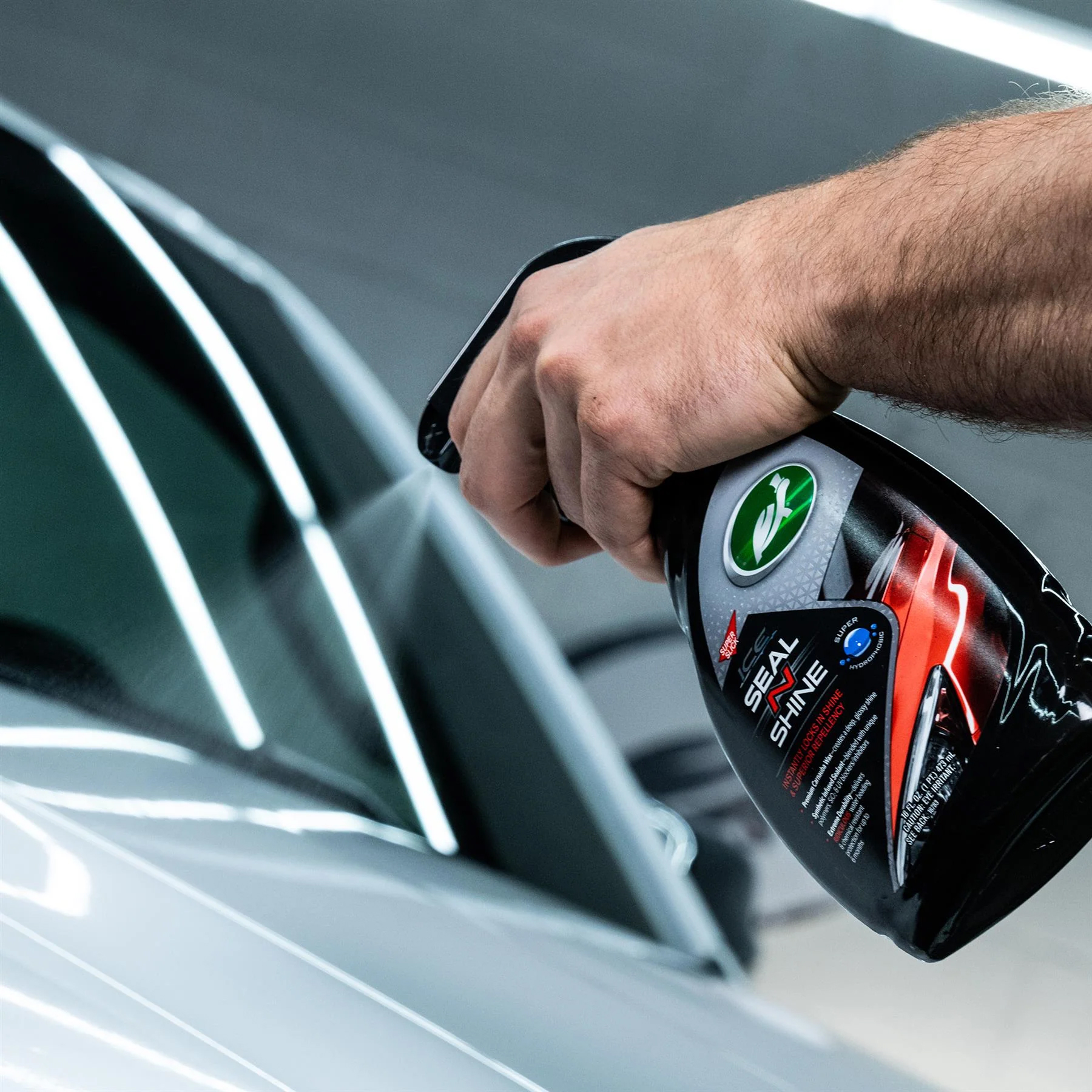 TURTLE WAX - BUNDLE OFFER - DASH & GLASS INTERIOR DETAILER 680 ML, ICE SEAL N SHINE 473 ML. 