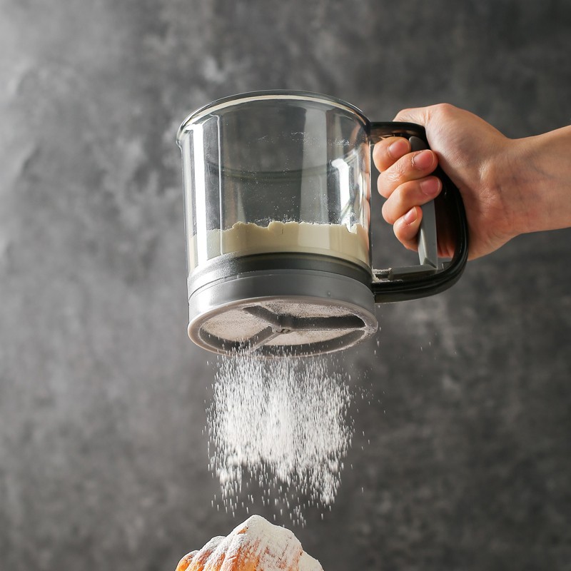 1Pcs Flour Sifter Semi-automatic Handheld Plastic Powder Sifter Kitchen Gadget Handheld Flour Filter Professional Flour Sifters