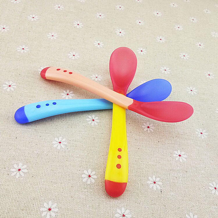 Set 3 thìa báo nóng silicon cho bé ăn dặm