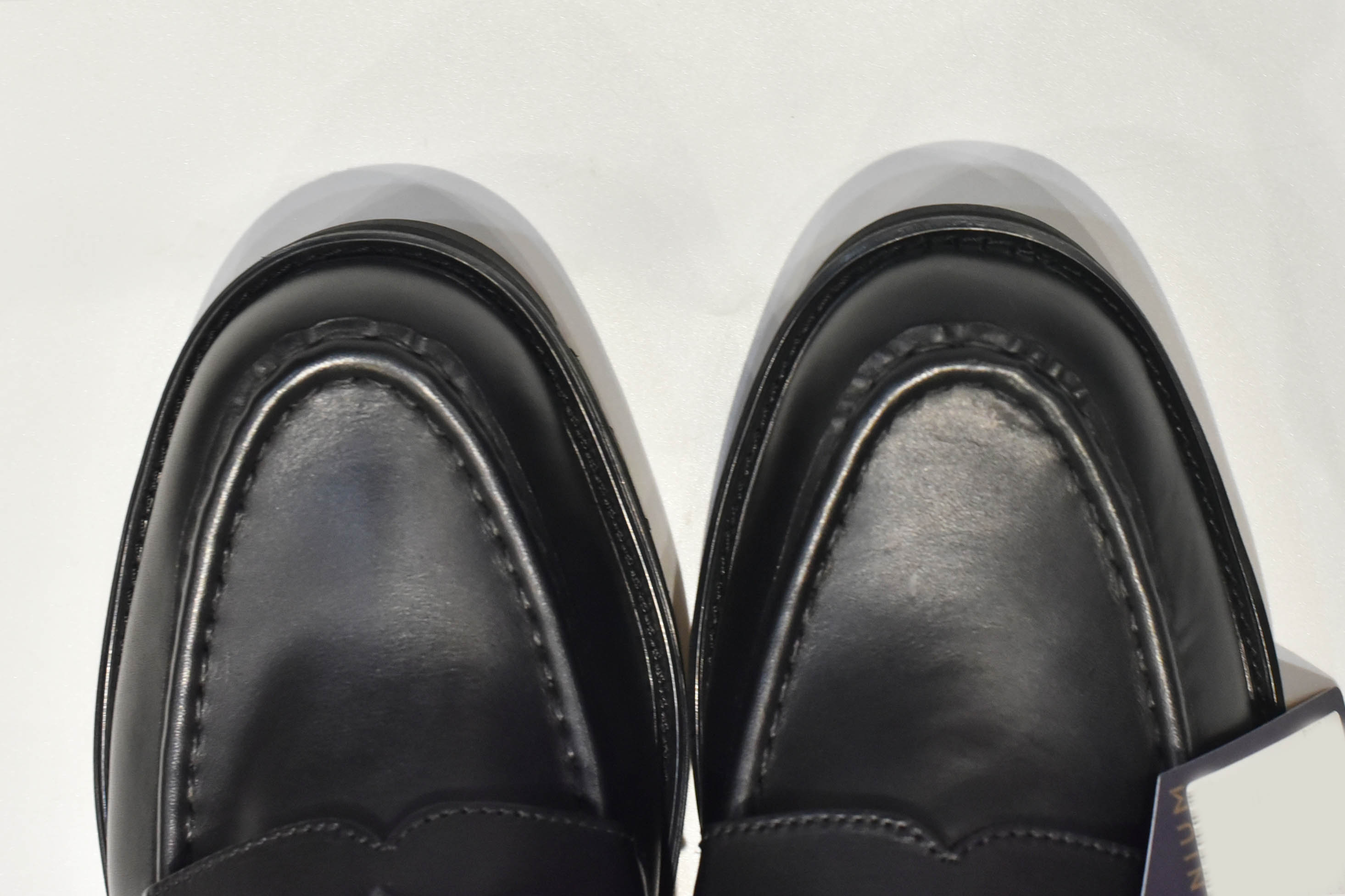 [TATHANIUM Footwear] Giày loafer da bò mộc màu đen