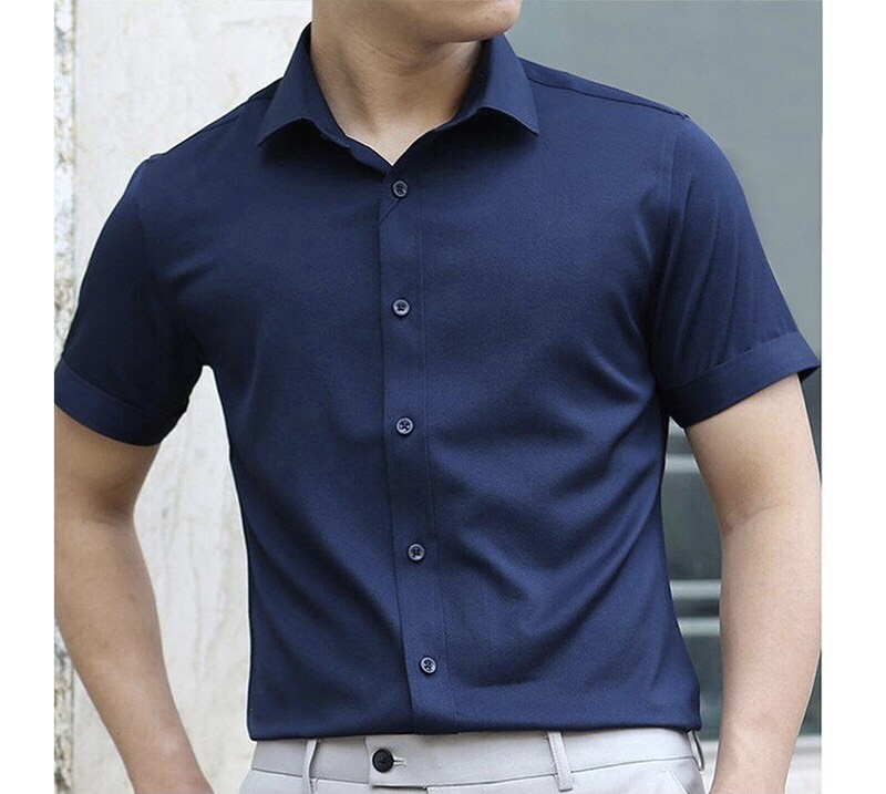 Áo sơ mi nam ngắn tay vải cotton lụa trơn mát body dáng Hàn Quốc đang hot hiện nay