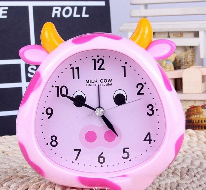 đồng hồ để bàn báo thức cute