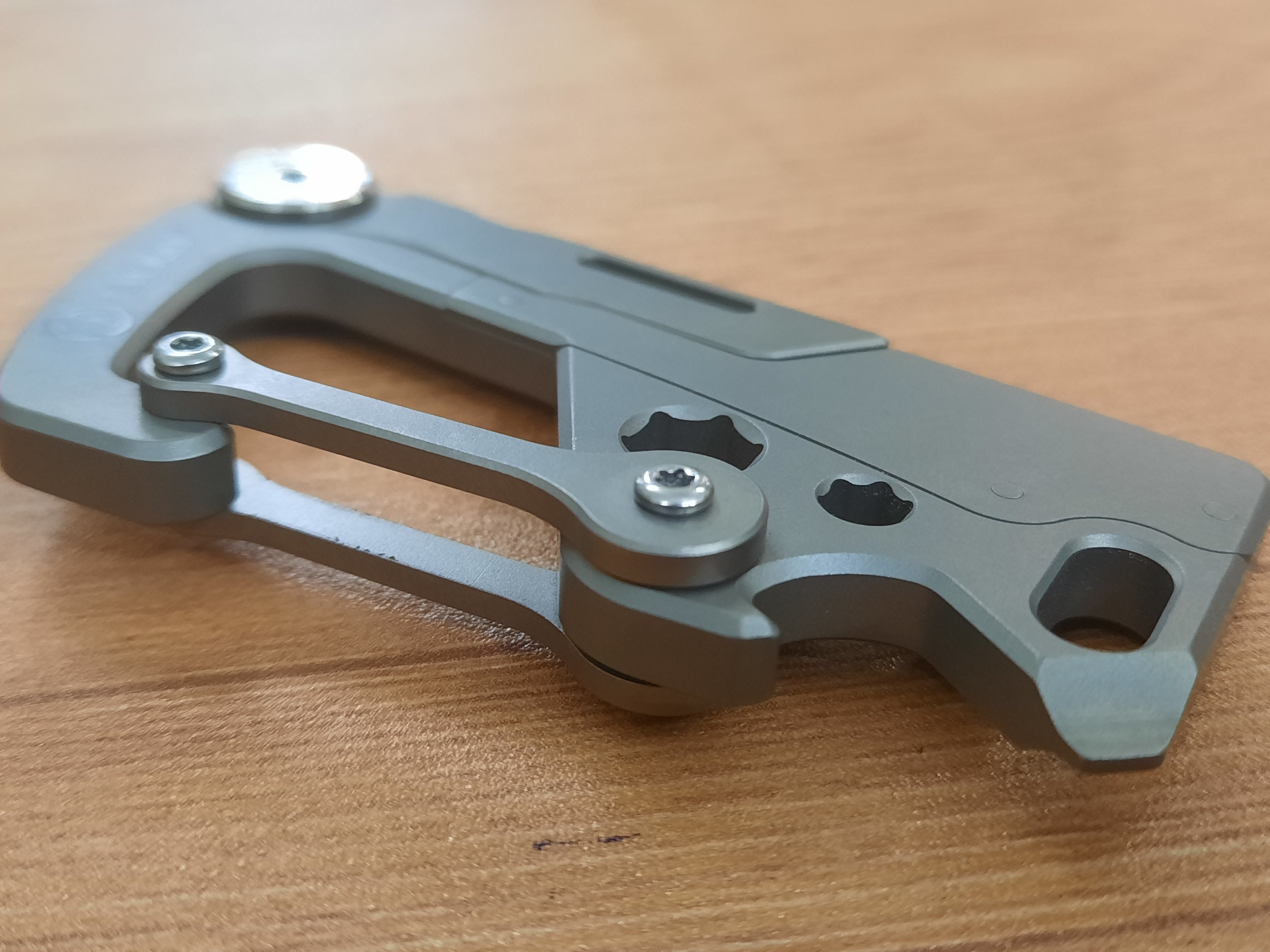Móc khóa Titan Tacray Carabiner v2, đa năng, tiện ích