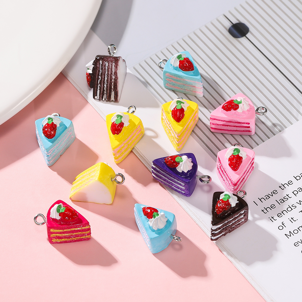 【Must-Have Accessories】 St.kunkka 5pcs Resin Pendant Imitation Dessert Strawberry Cake Pendant For DIY Beaded Jewelry Accessories Making