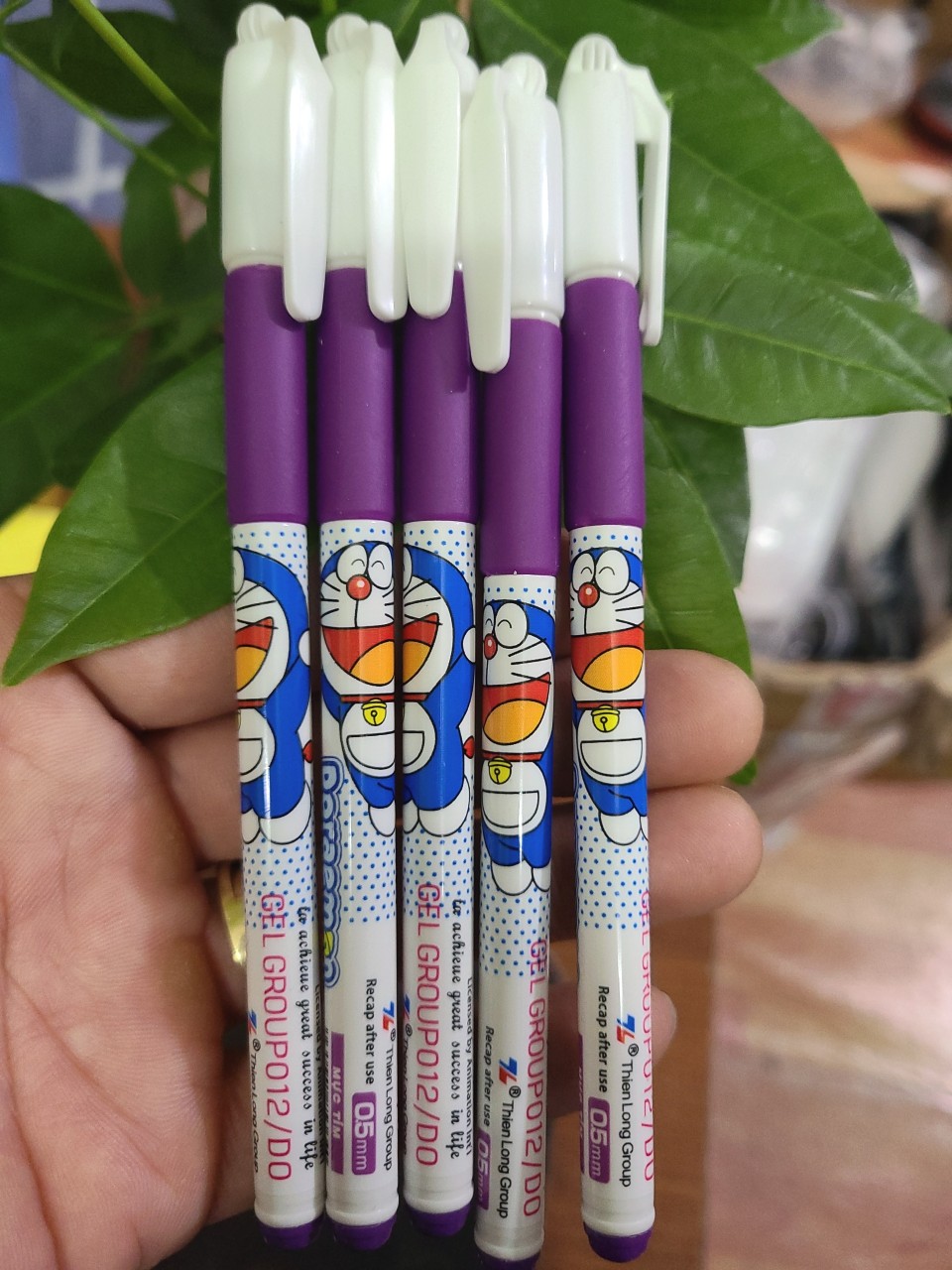01 Hộp 20 Cây Bút Gel Doremon Mực Tím ( Ngòi 0,5mm ).