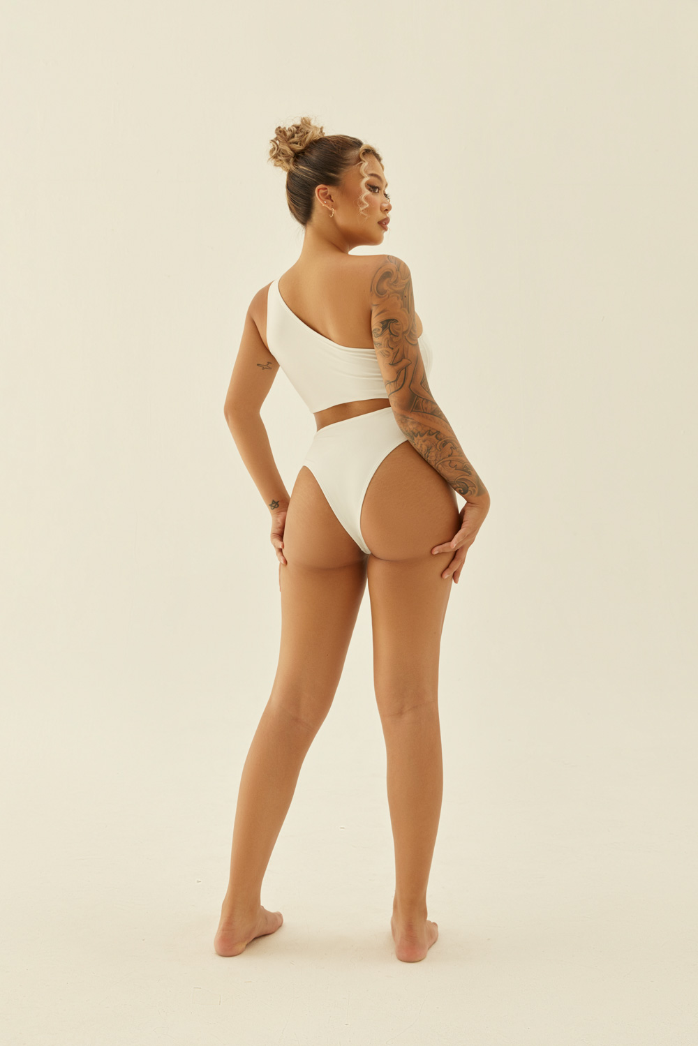Đồ Bơi Liền Thân Cut Out Ngực Claudia Daphale
