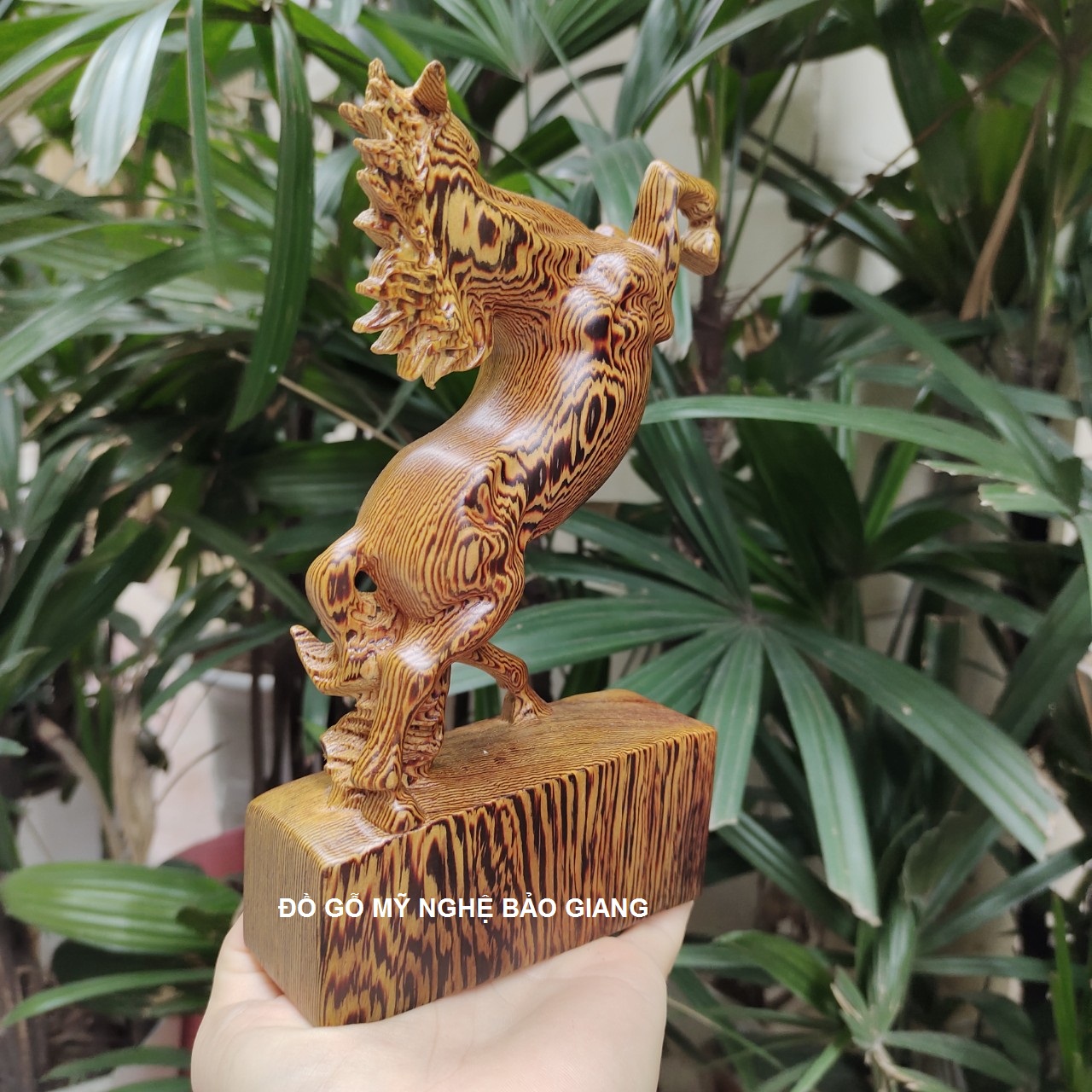 Tượng nhất mã phi thiên gỗ mun đuôi công