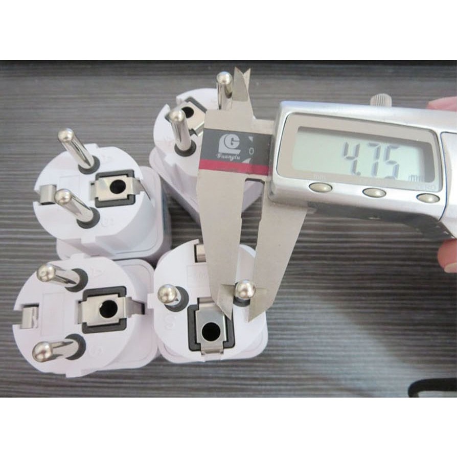 Phích cắm điện chuyển đổi 3 chân ra 2 chân