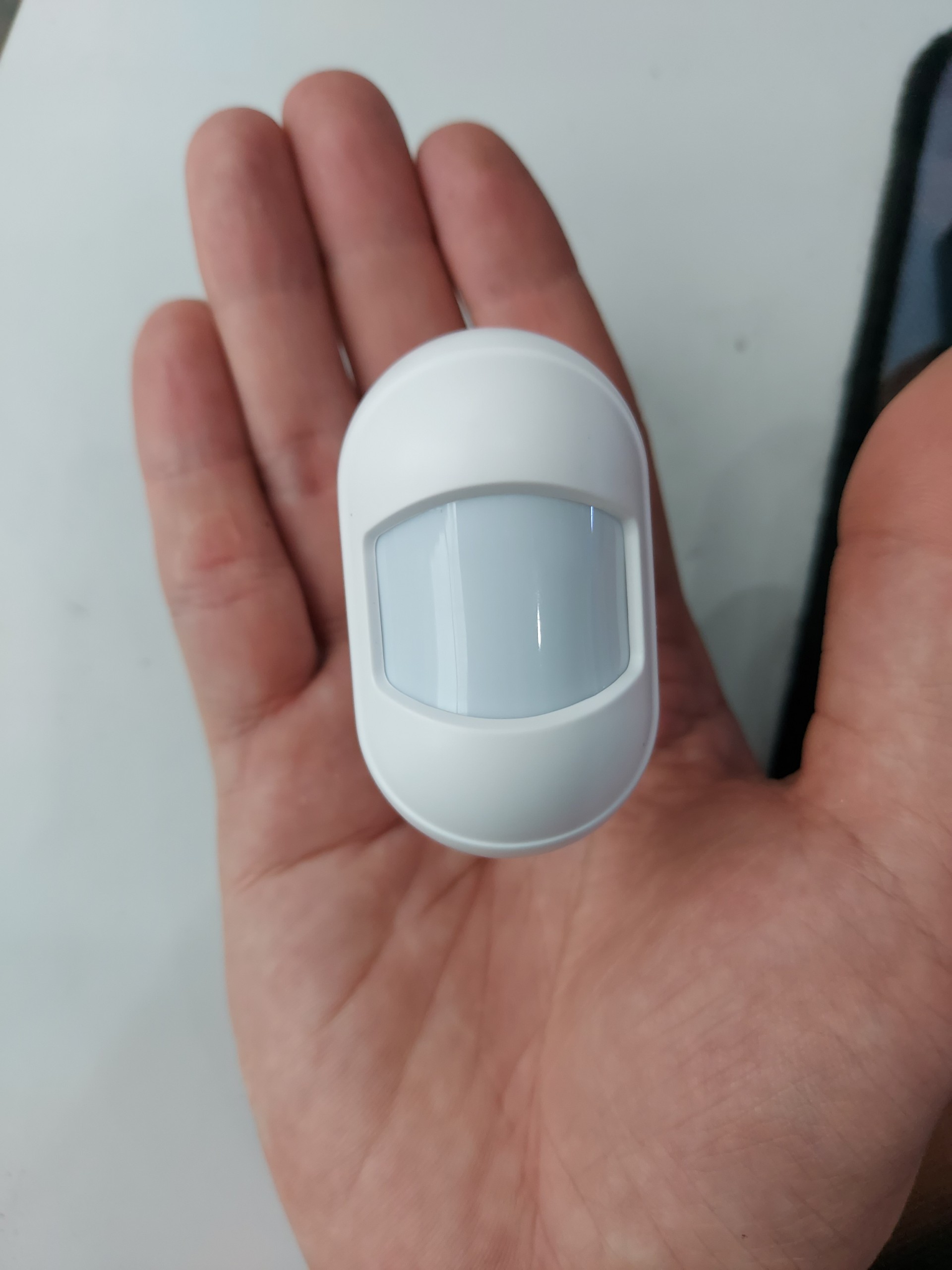 CẢM BIẾN CHUYỂN ĐỘNG ZIGBEE TUYA