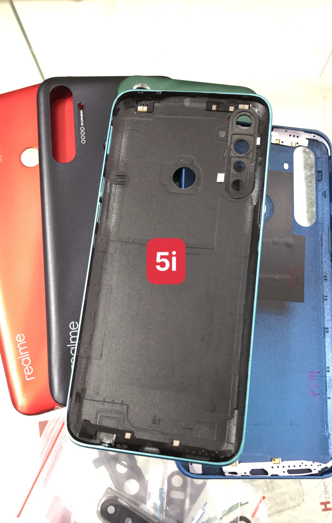 Lưng Vỏ Realme 5i ( có đủ kính camera và phím nhựa )