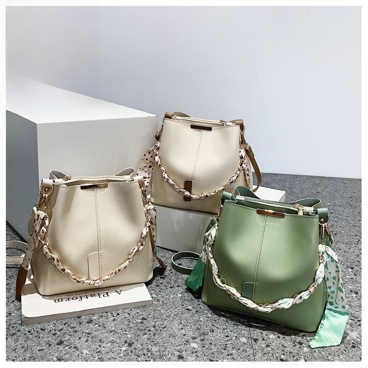 Fashion%20Large%20Capacity%20Chain%20Bucket%20Bag%20Women's%20New%20Chain%20Handheld%20Shoulder%20Bag%20Code-N268%20-%20Image%202