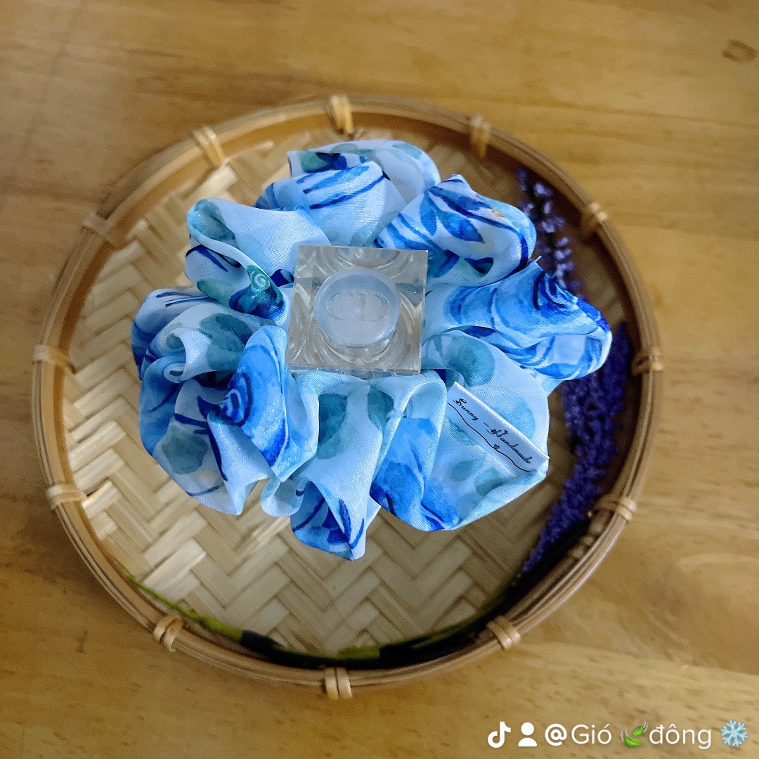 Scrunchies- đồ cột tóc chất tơ ánh hoa Hồng xanh