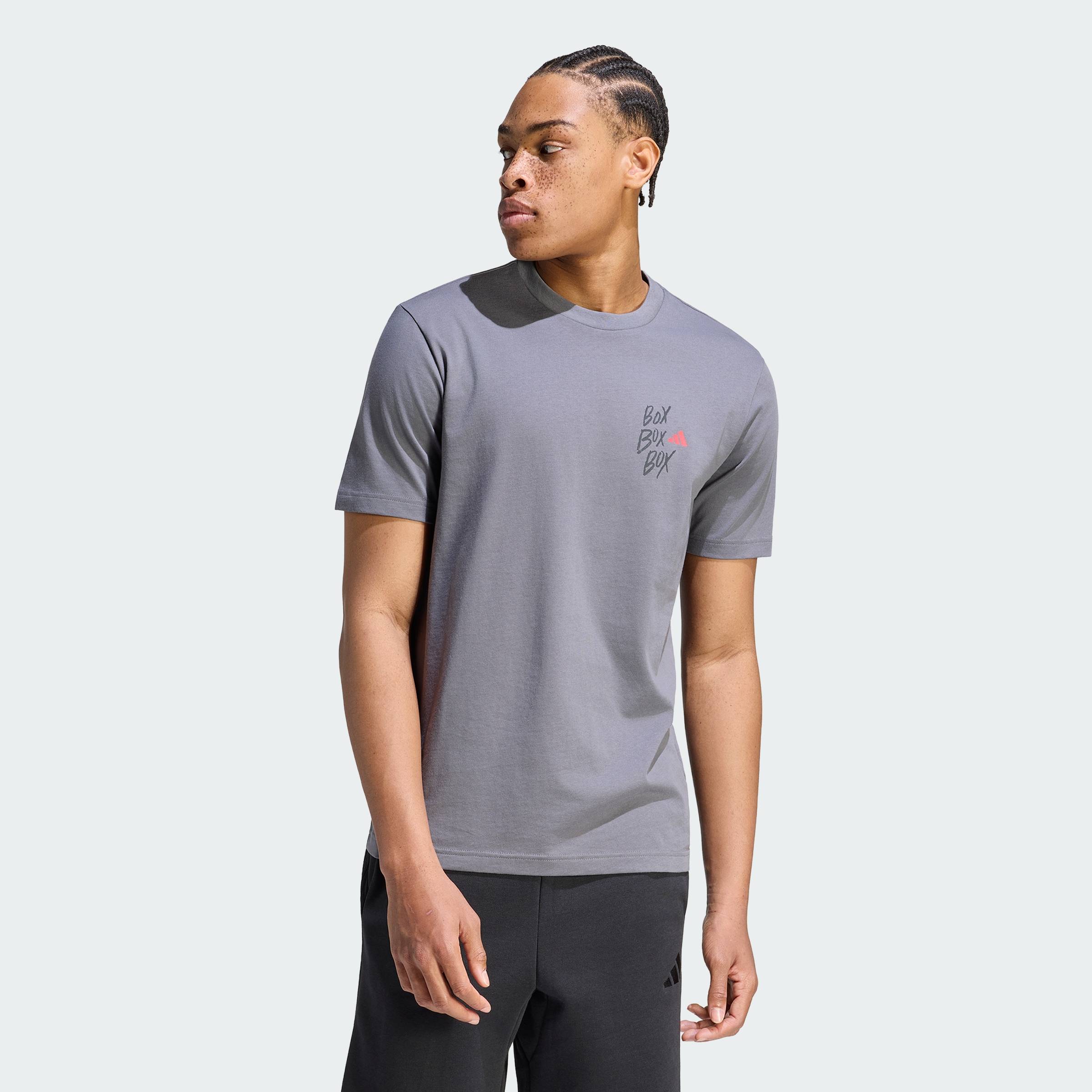 Tシャツ (133555) adidas Lifestyle MOTORSPORT BOX 3 GRAPHIC T-SHIRT Men Grey KC7113
