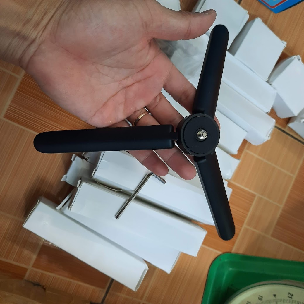 Tripod mini bằng kim loại 3 chân dùng cho máy ảnh điện thoại gimbal