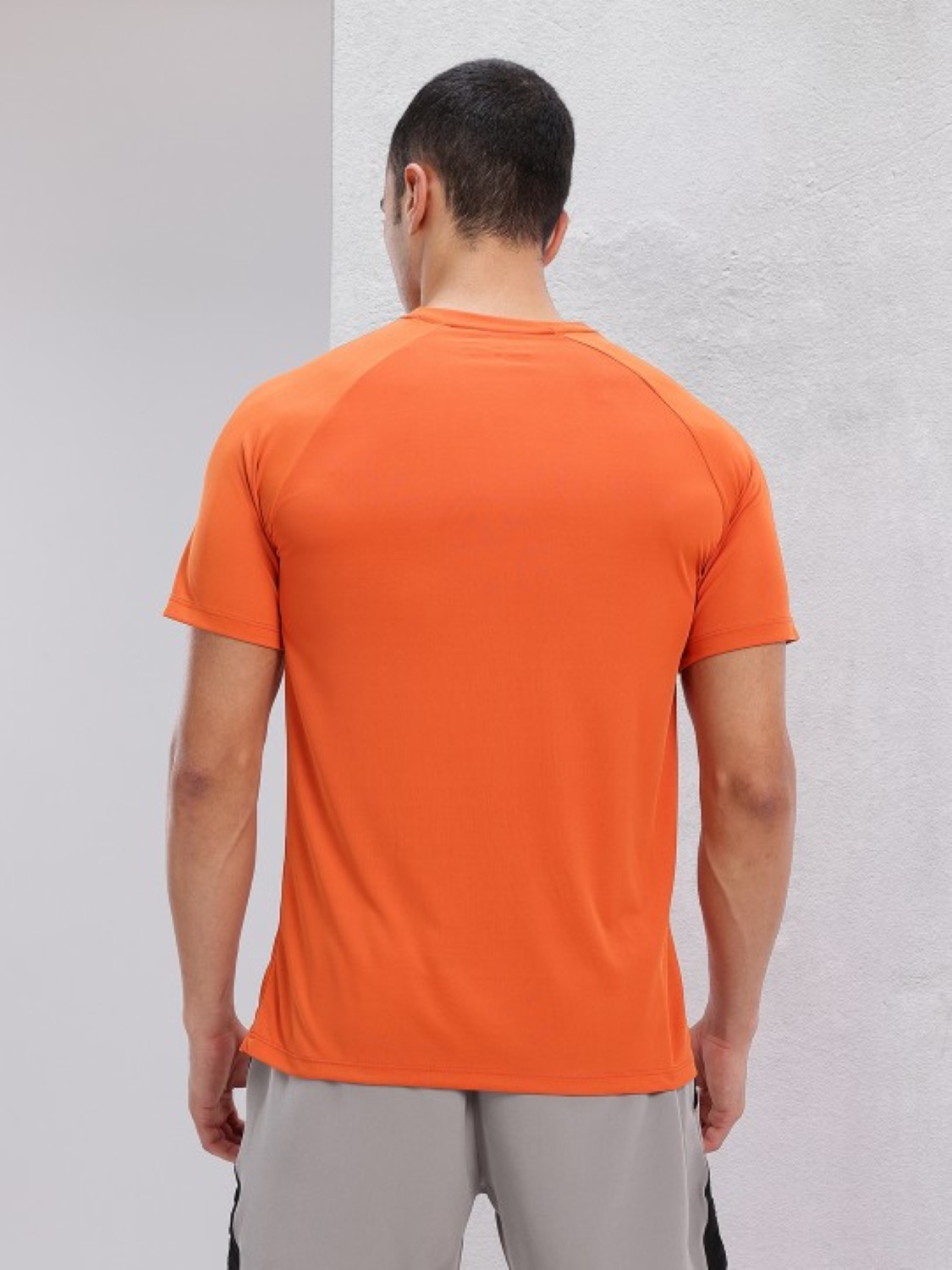 HRX%20by%20Hrithik%20Roshan%20Raglan%20Sleeve%20Training%20T-shirt%20For%20Men%20-%20Image%205