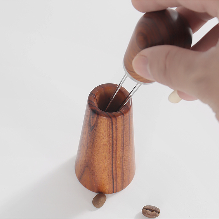 Dụng cụ đánh tơi bột cà phê 4 kim  ( thân và giá gỗ)  Dụng cụ Barista