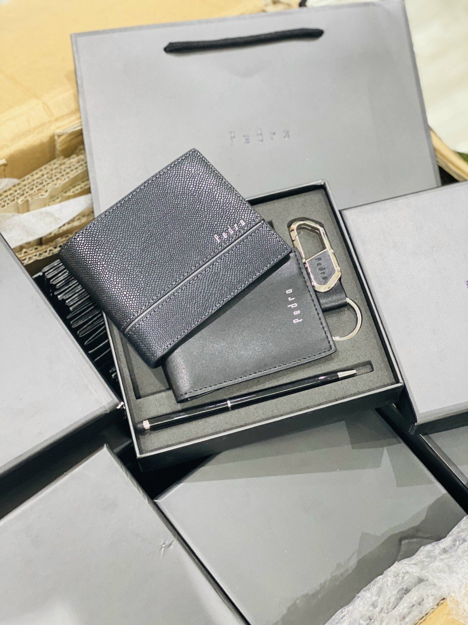Ví nam bút móc khóa  full box túi giấy