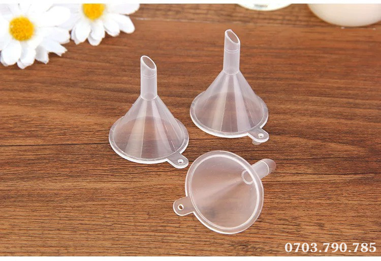 Phễu nhựa mini chiết mỹ phẩm