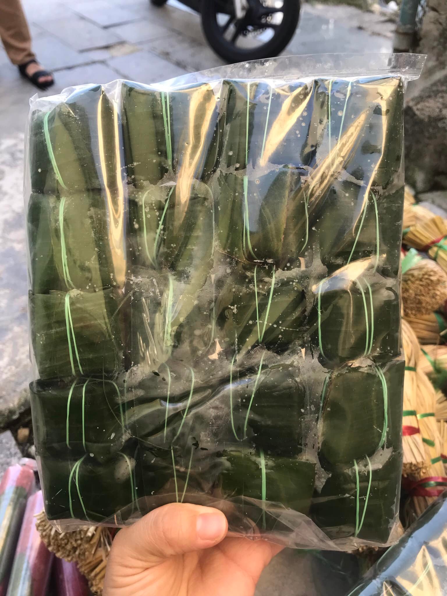 NEM CHUA CHỢ HUYỆN- ĐẶC SẢN BÌNH ĐỊNH ( 1 bịch 10 chiếc)