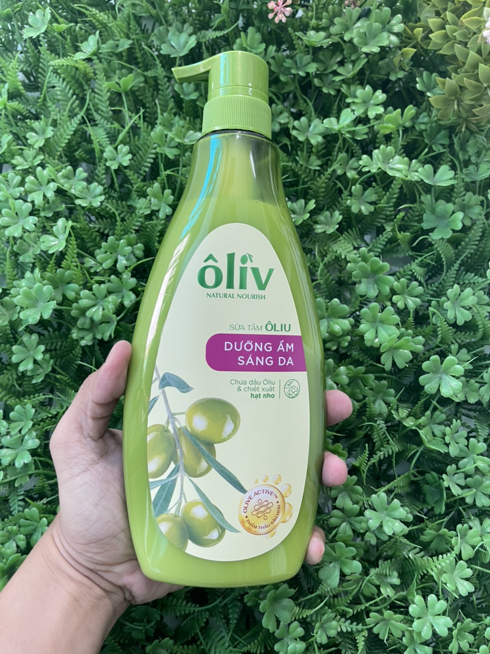 Dầu tắm dưỡng da Oliu Oliv Natural Nourish Virgin Olive Oil 650ml