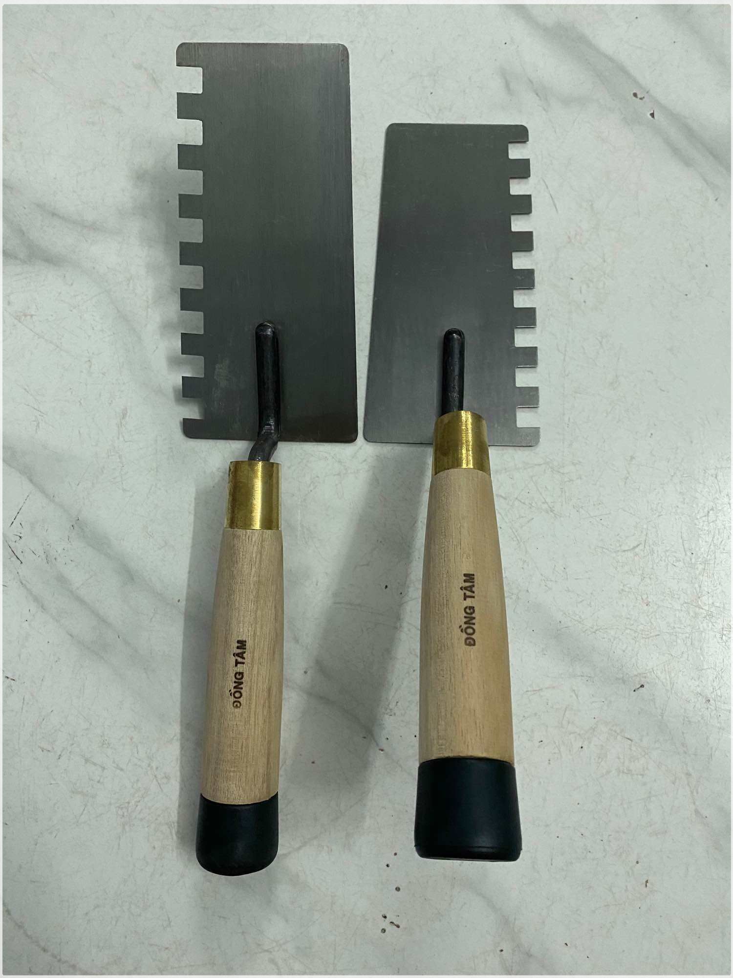 Bay Răng Cưa Đặt Biệt Đồng Tâm .
