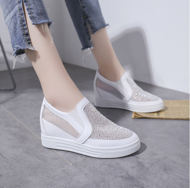 Giày slip on đế độn phối lưới nạm hột màu đen
