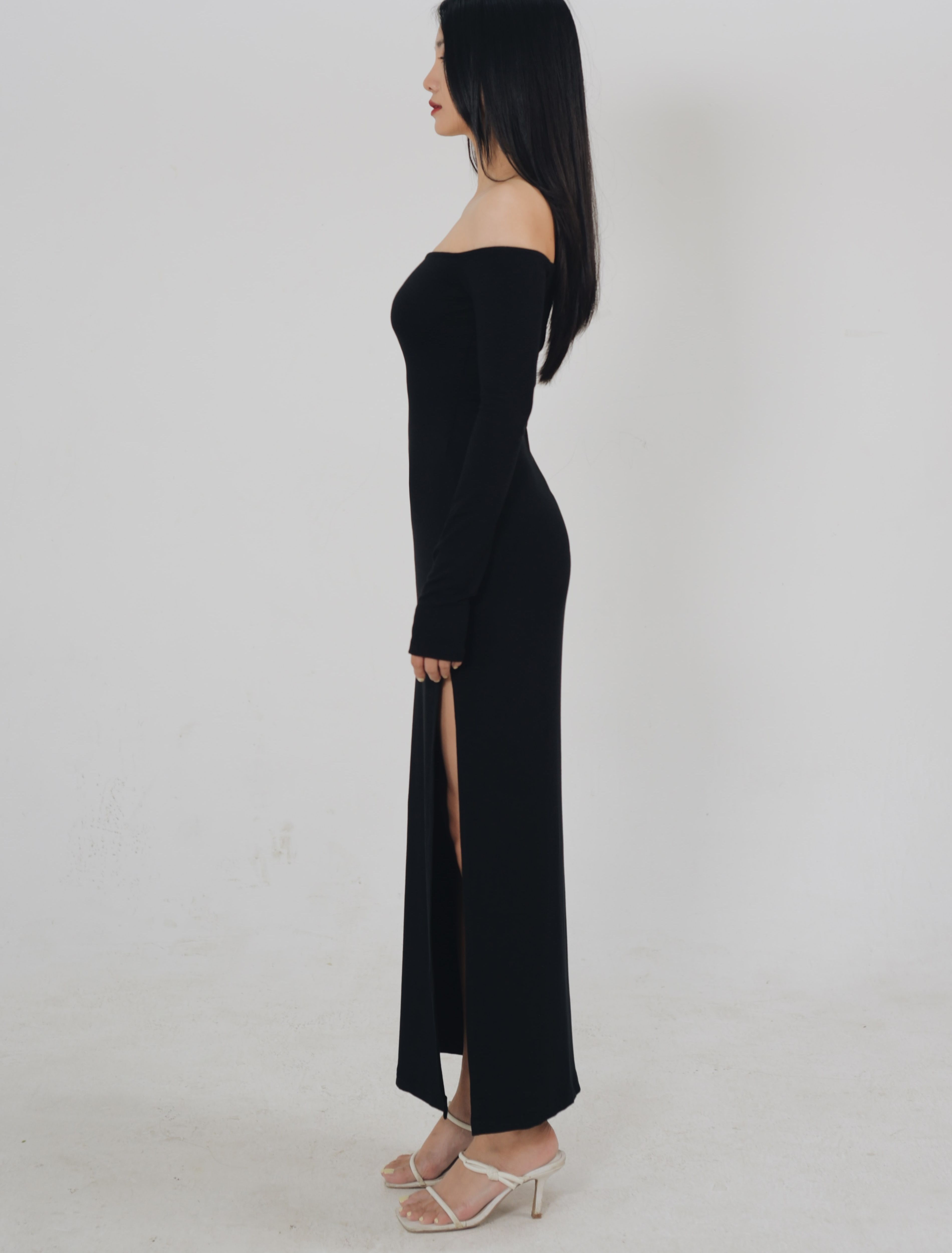 Đầm Cotton Trễ Vai Ôm Sát Màu Đen By Ther Design