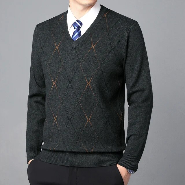 Men's Sweater Fashion Solid Color Warm Sweater Business Casual Heart Neckline Sweater Pullover Men Clothing