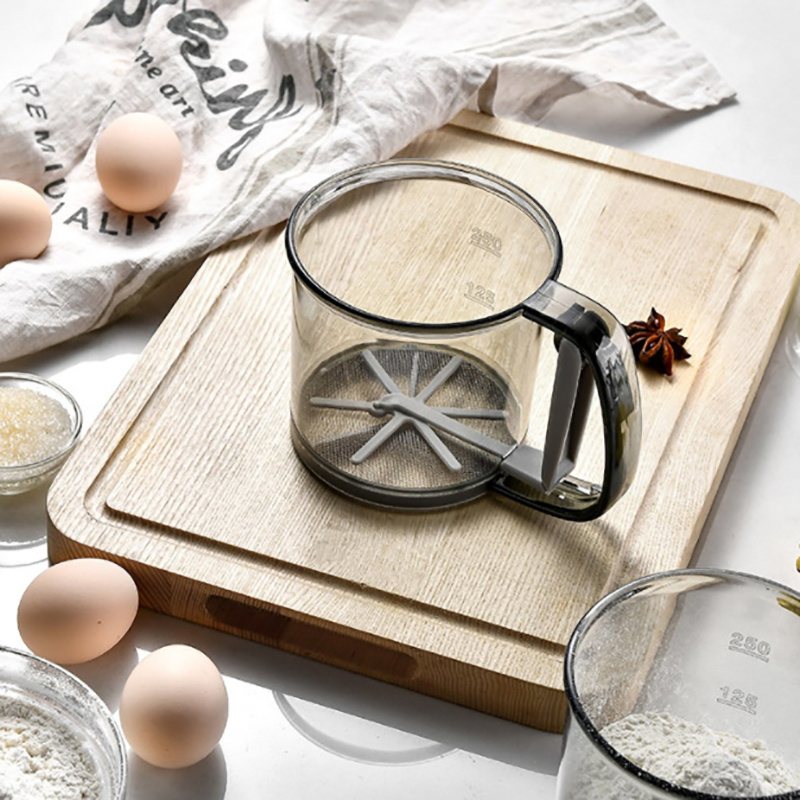 1Pcs Flour Sifter Semi-automatic Handheld Plastic Powder Sifter Kitchen Gadget Handheld Flour Filter Professional Flour Sifters