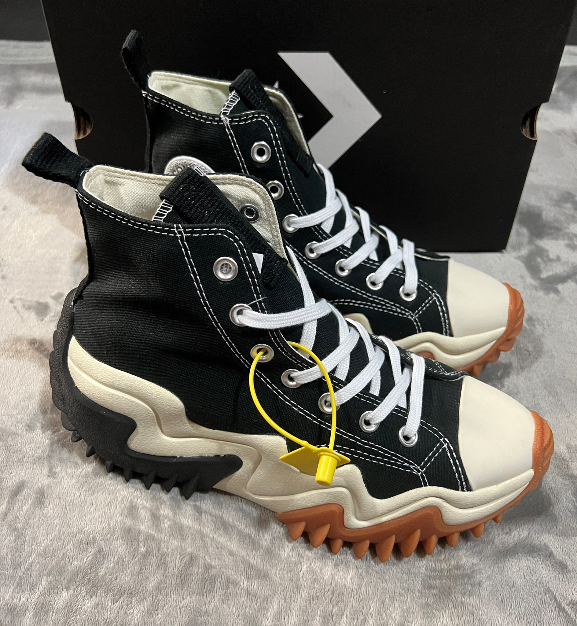 รองเท้าConveres RUN STAR MOTION CANVAS PLATFORM HI BLACK รองเท้าหุ้มข้อ