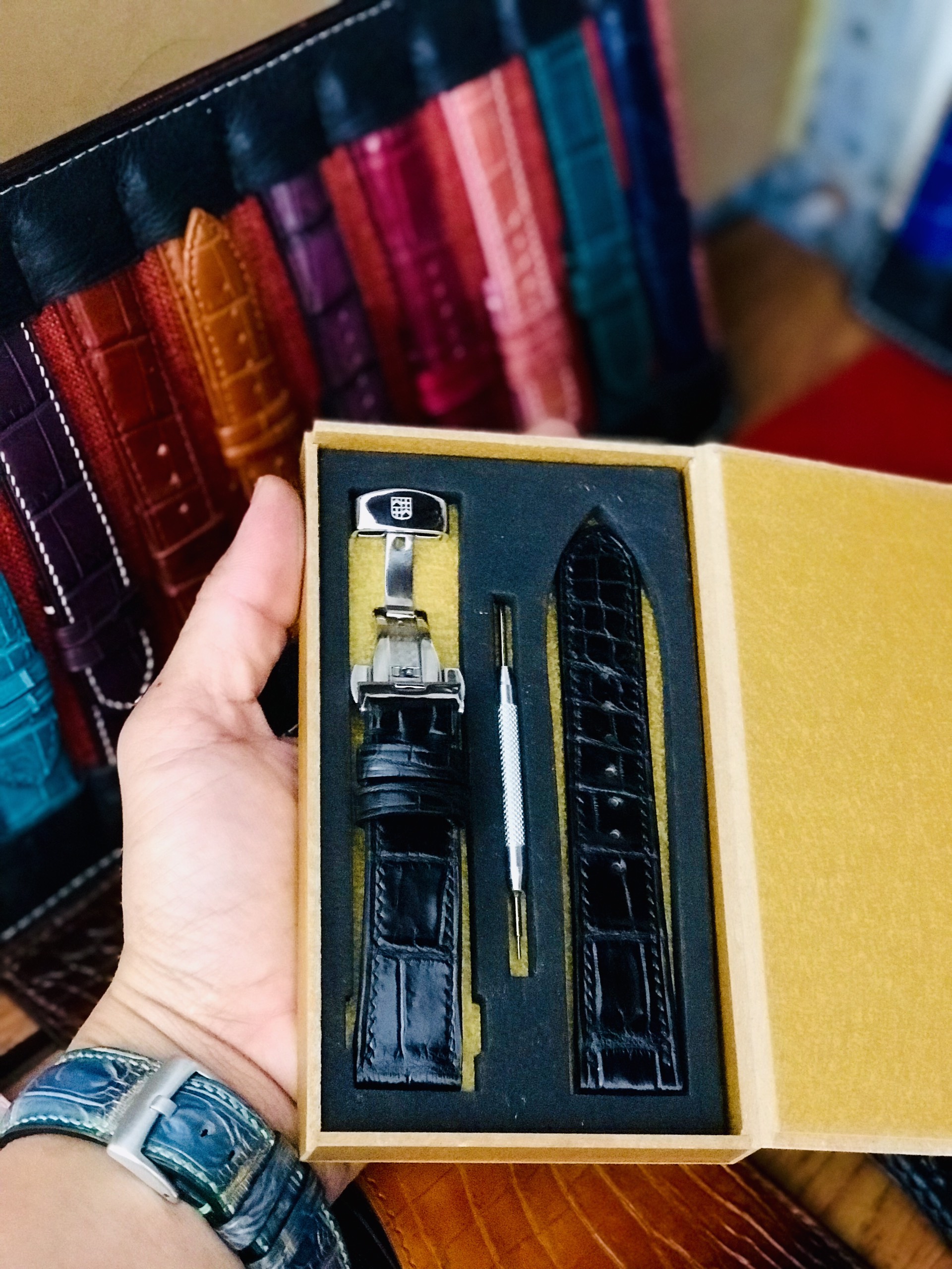 Dây đồng hồ cá sấu đen handmade kèm khóa fc