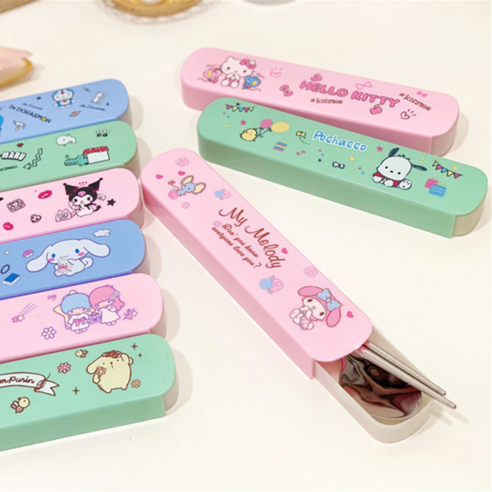 Hourser 2 cái muỗng Bộ dụng cụ ăn dẹt Sanrio + nĩa + đũa Bộ đồ ăn bằng thép không gỉ với hộp lưu trữ