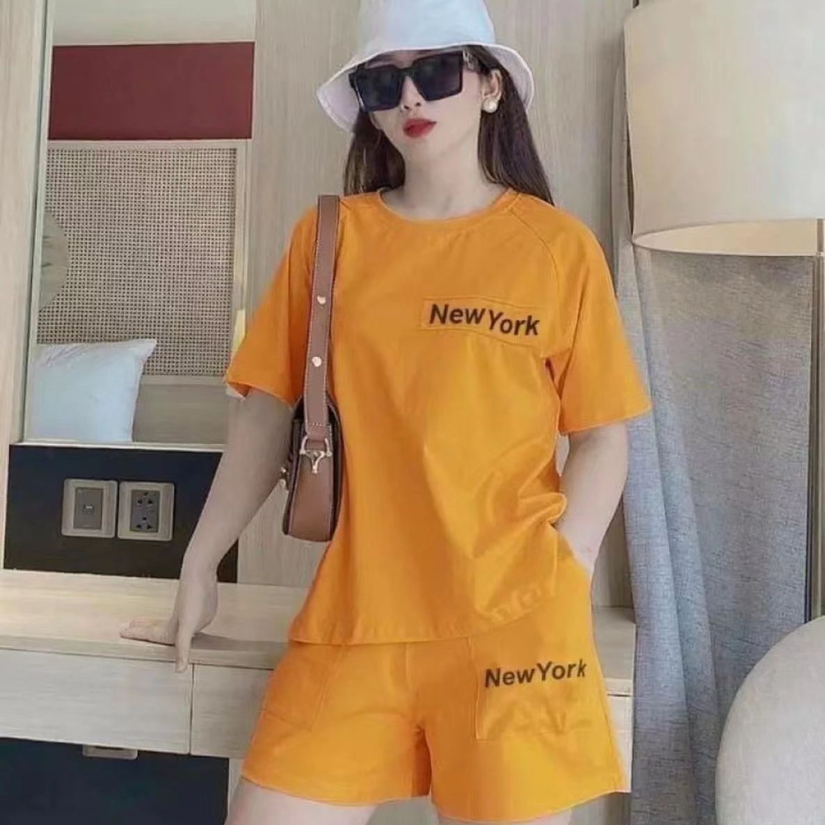 Hot Sale 2pcs/set Women Casual Suit Summer Student Loose Short Sleeve T Shirt + Shorts Casual Fashion Sportswear Suit Ladies Clothing Lady Tracksuit 韩版休闲运动套裝兩件套女裝 T恤+短裤