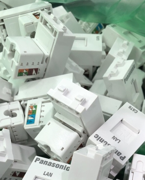 Nhân mạng âm tường Panasonic Cat6 RJ45