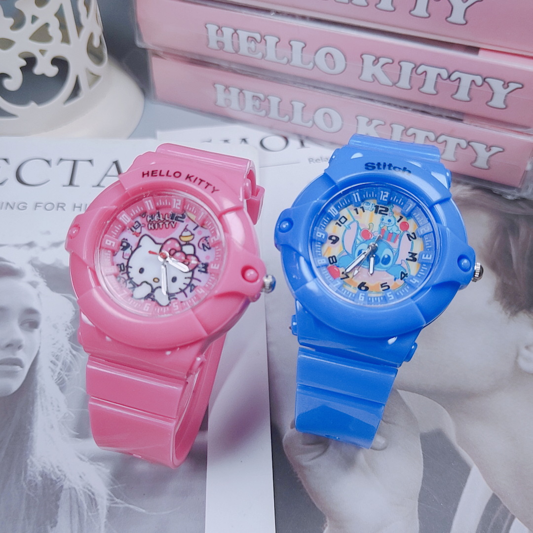 %E3%80%90Essential%20Good%20Item%E3%80%91Silicone%20unisex%20wrist%20watch%20with%20Hello%20Kitty%20KT%20Cat%20design,%20featuring%20Stitch%20the%20Dog%20character.%20A%20fun%20and%20colorful%20children's%20cartoon%20watch%20suitable%20for%20both%20boys%20and%20girls.%20-%20Image%203