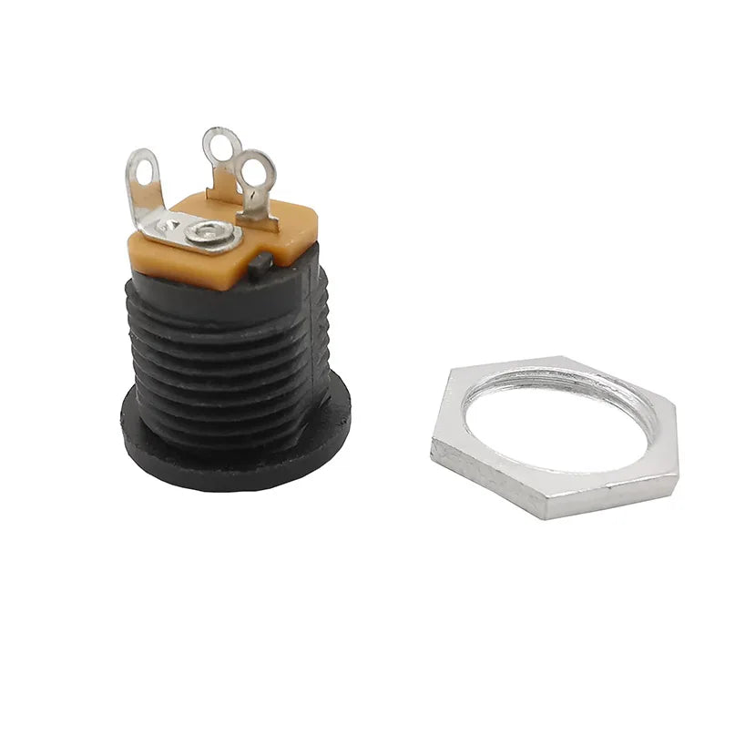Dc%20power%20Female%20Connector%203%20Pin%20With%20Nut%20-%20Image%202