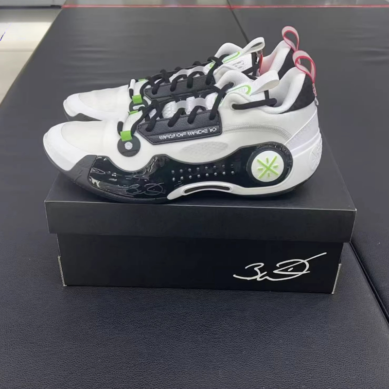 Li-Ning Wade's Way 10 Low Black and White Panda Practical