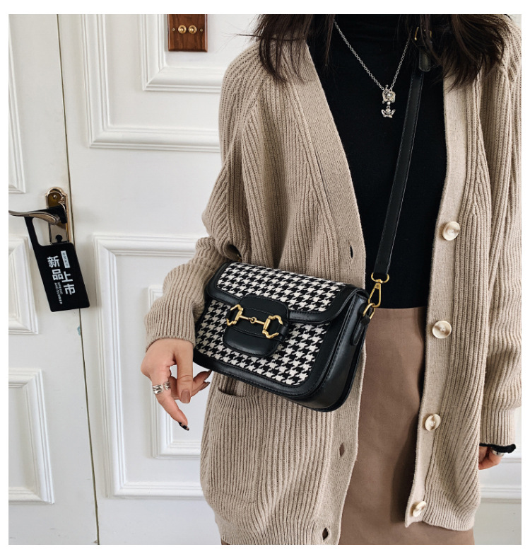 Túi Xách Nữ Đeo Chéo Kẻ Dạ SP 177