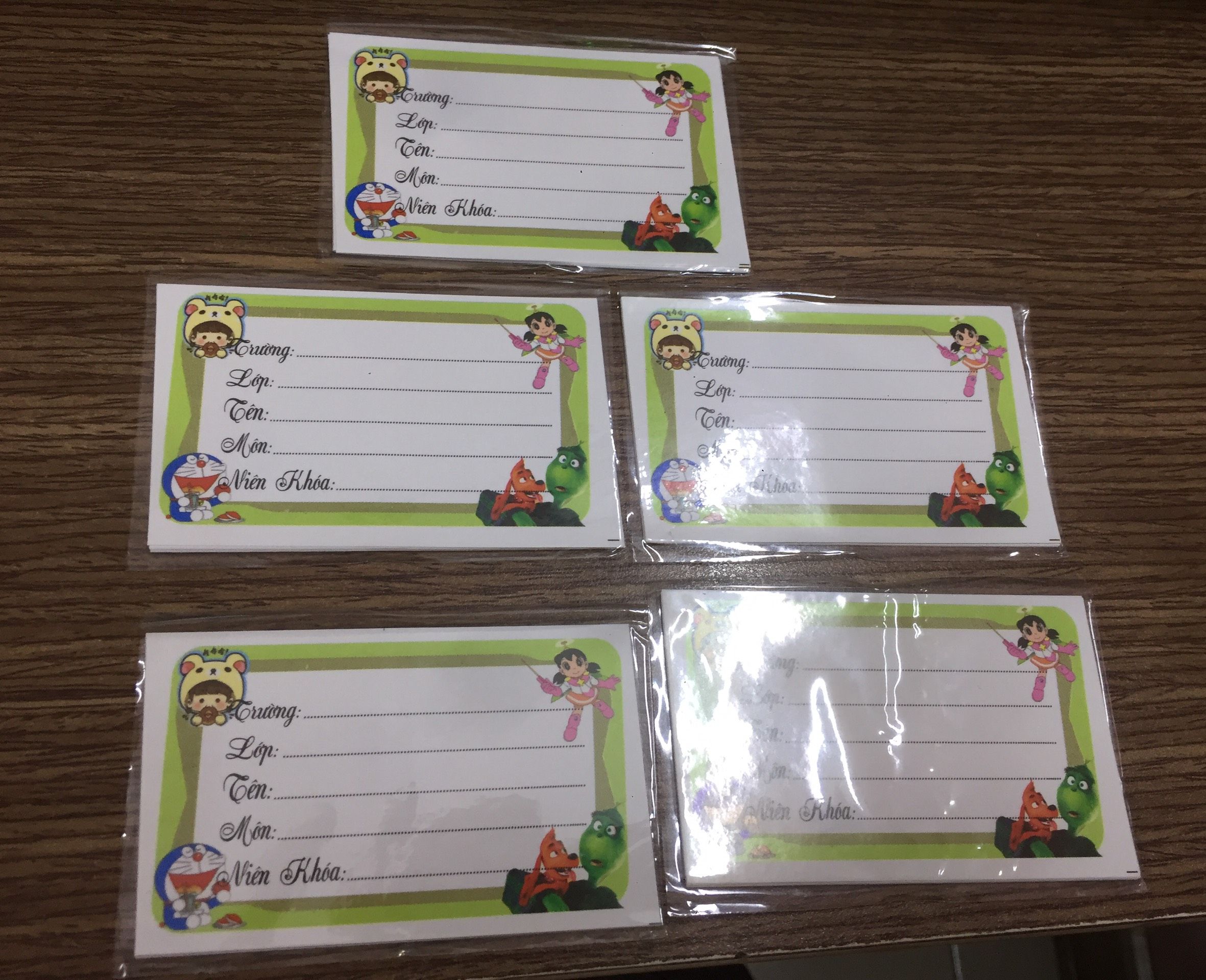 Dán nhãn vở, tập - Lốc 500 nhãn