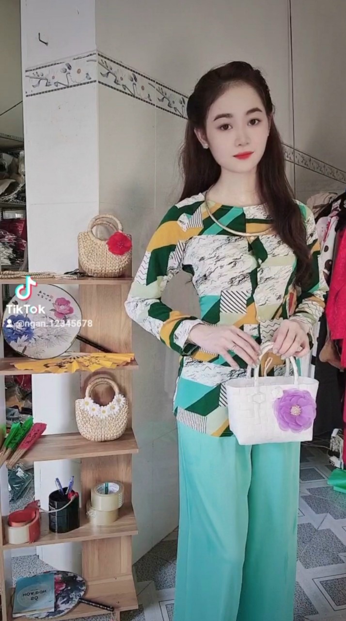 Bộ bà ba lụa lập thể đơn giản nhẹ nhàn nữ tính